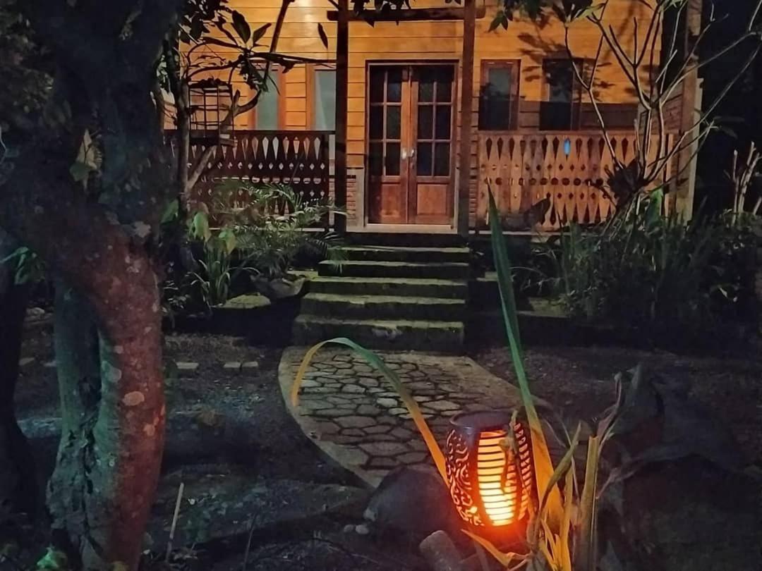 Bata Merah Homestay Banyuwangi  Exterior foto
